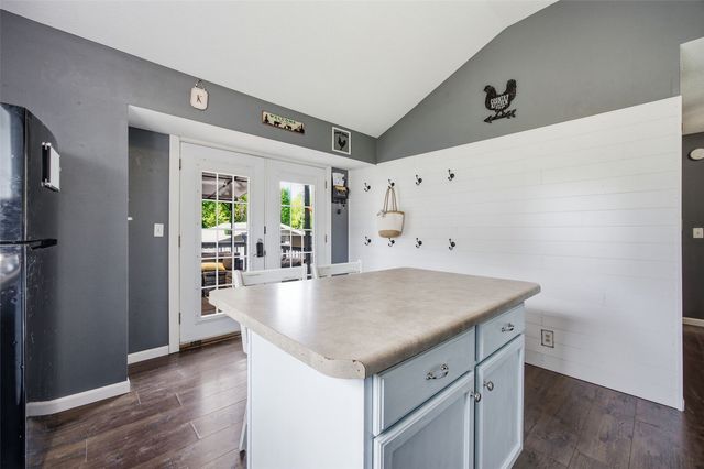 2154 26th St NW, Cedar Rapids, IA 52405