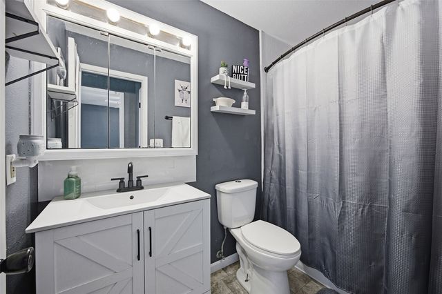 2154 26th St NW, Cedar Rapids, IA 52405
