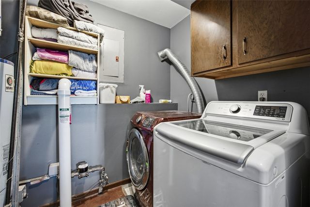 2154 26th St NW, Cedar Rapids, IA 52405