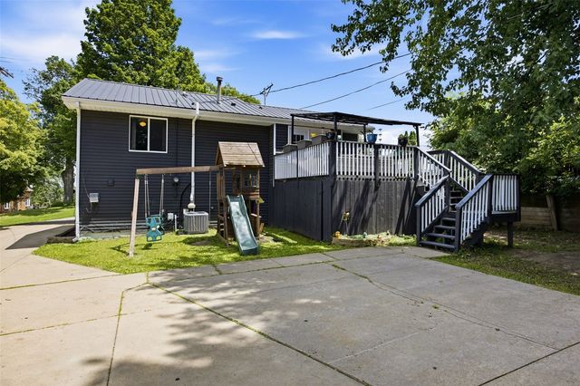 2154 26th St NW, Cedar Rapids, IA 52405