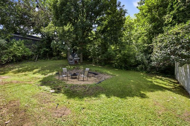 2154 26th St NW, Cedar Rapids, IA 52405