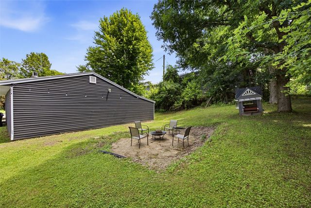 2154 26th St NW, Cedar Rapids, IA 52405