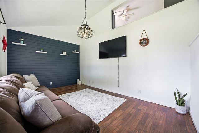 2154 26th St NW, Cedar Rapids, IA 52405