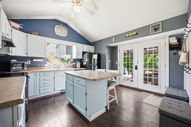 2154 26th St NW, Cedar Rapids, IA 52405