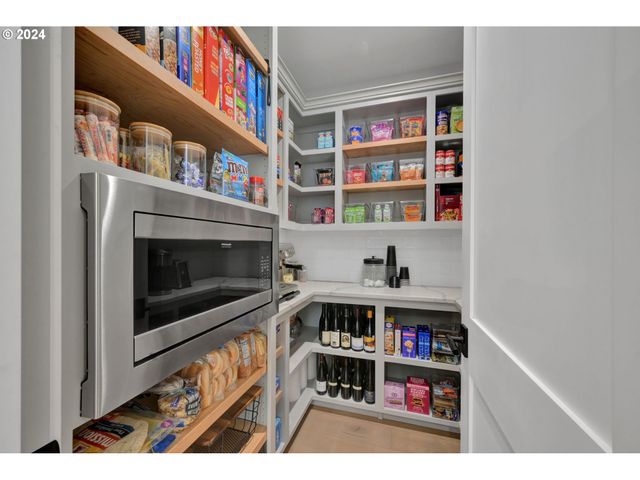 32114 DEBERRY Rd, Creswell, OR 97426