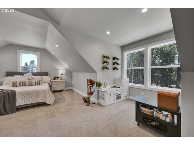 32114 DEBERRY Rd, Creswell, OR 97426