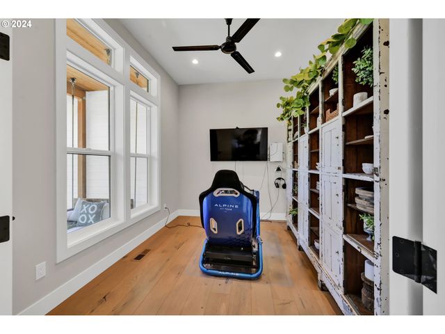 32114 DEBERRY Rd, Creswell, OR 97426