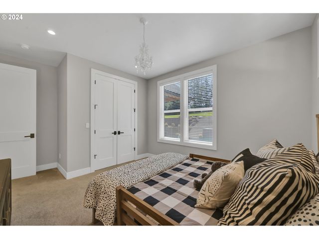 32114 DEBERRY Rd, Creswell, OR 97426