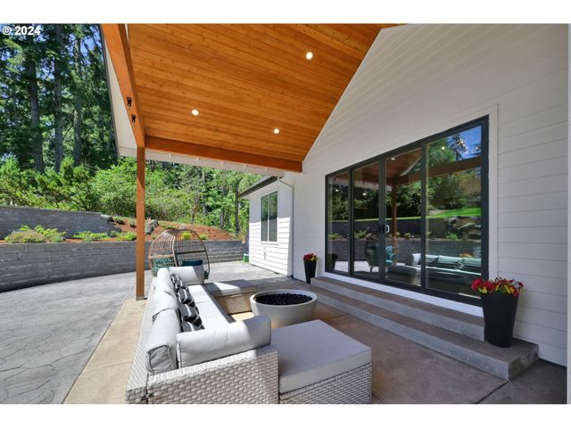 32114 DEBERRY Rd, Creswell, OR 97426