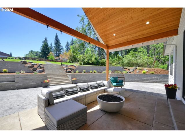 32114 DEBERRY Rd, Creswell, OR 97426