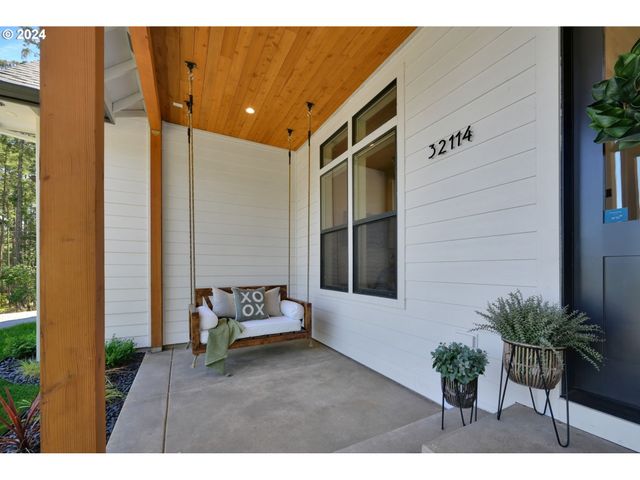 32114 DEBERRY Rd, Creswell, OR 97426