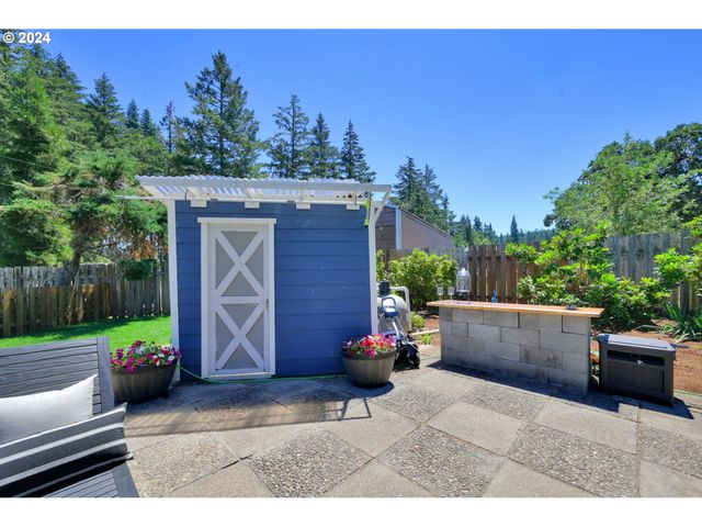 32114 DEBERRY Rd, Creswell, OR 97426