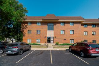 10 E Fountainview Lane 1B, Lombard, IL 60148