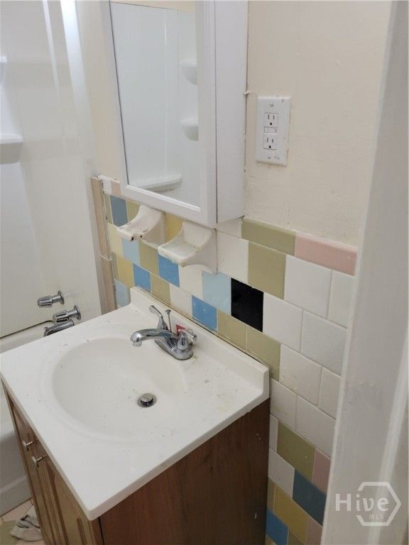 Image 14 of property listing at 1004-06 Stiles Avenue, Savannah, GA 31415