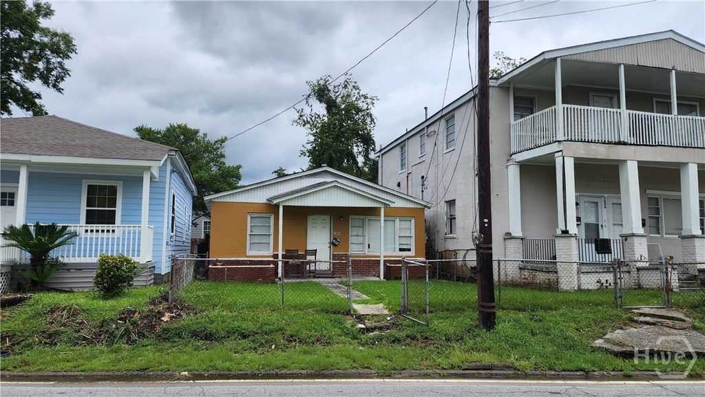 Image 2 of property listing at 1004-06 Stiles Avenue, Savannah, GA 31415