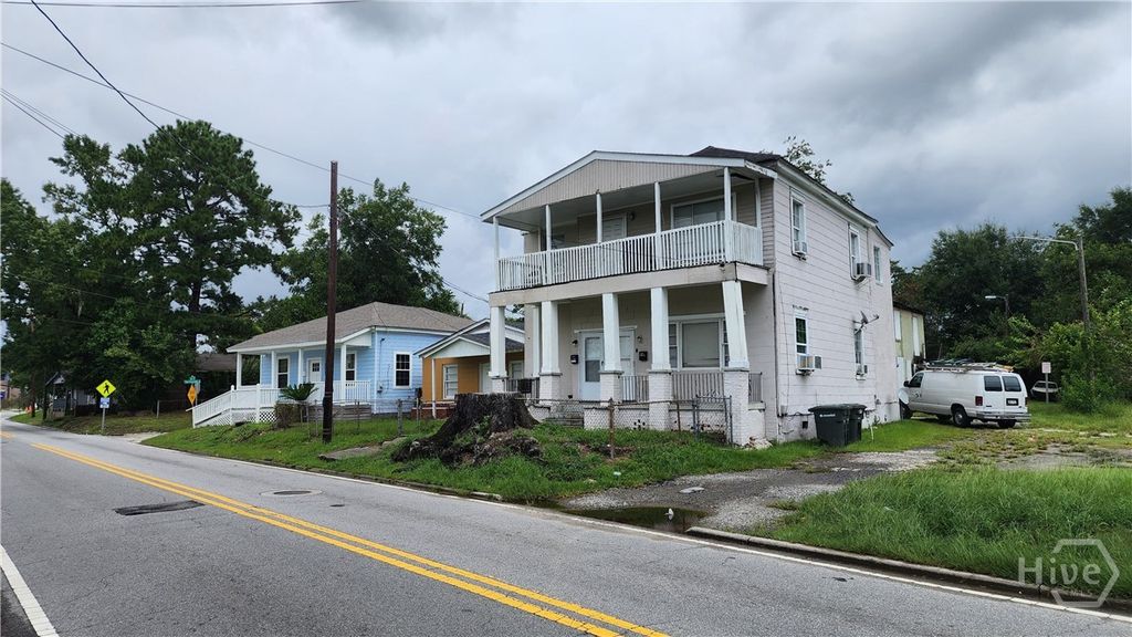 Image 4 of property listing at 1004-06 Stiles Avenue, Savannah, GA 31415