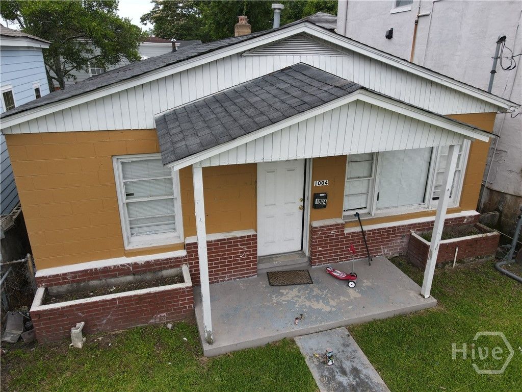 Image 9 of property listing at 1004-06 Stiles Avenue, Savannah, GA 31415