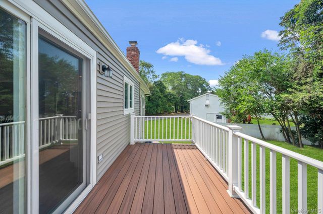 10 Evelyn Drive, Bethpage, NY 11714