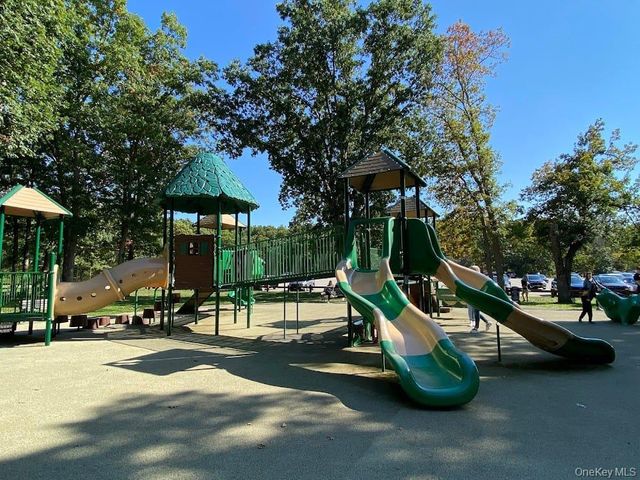 10 Evelyn Drive, Bethpage, NY 11714