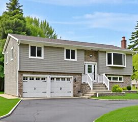 10 Evelyn Drive, Bethpage, NY 11714