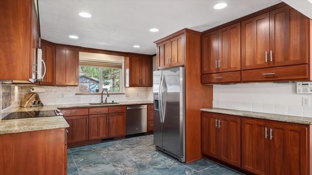 1118 E Eastview Dr, Spokane, WA 99208