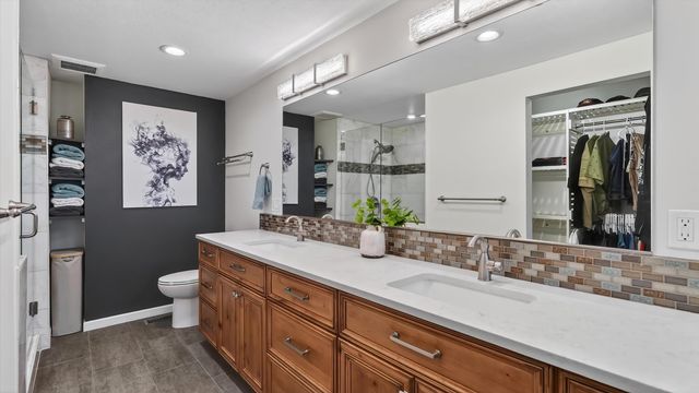 1118 E Eastview Dr, Spokane, WA 99208