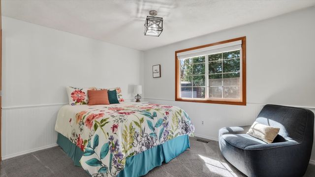 1118 E Eastview Dr, Spokane, WA 99208