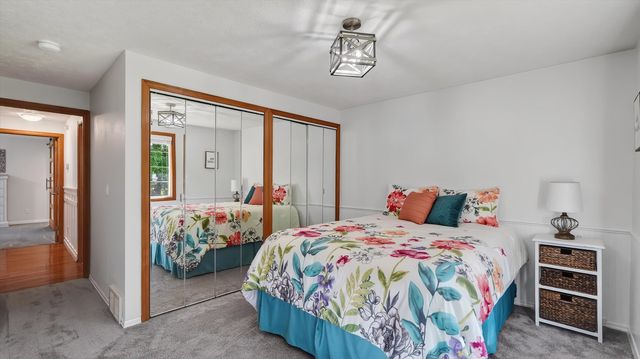 1118 E Eastview Dr, Spokane, WA 99208