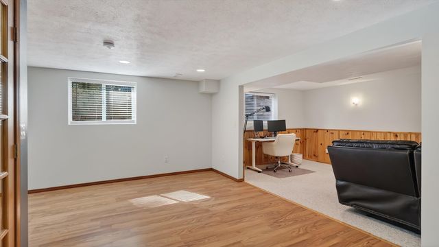 1118 E Eastview Dr, Spokane, WA 99208