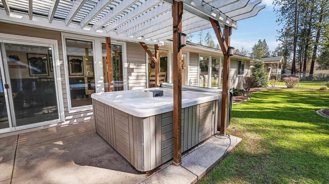 1118 E Eastview Dr, Spokane, WA 99208