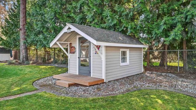 1118 E Eastview Dr, Spokane, WA 99208