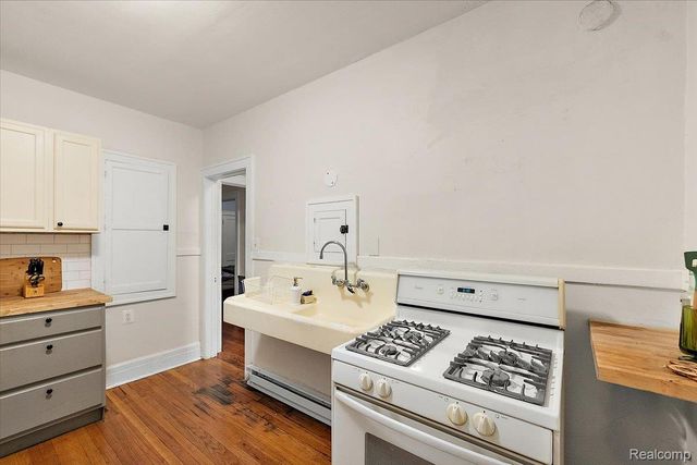 2256 W Philadelphia Street, Detroit, MI 48206