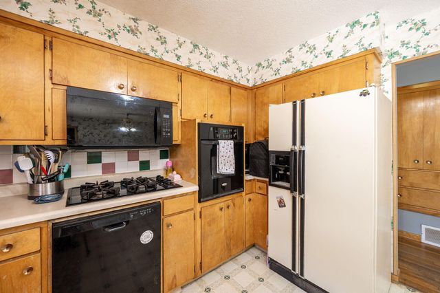 305 Maywood Avenue, Eagle Lake, MN 56024