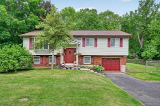 19 Victoria Drive, Newburgh, NY 12550