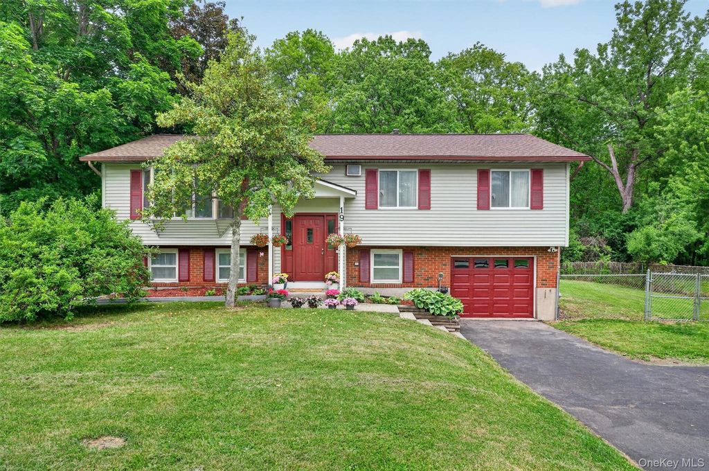 19 Victoria Drive, Newburgh, NY 12550