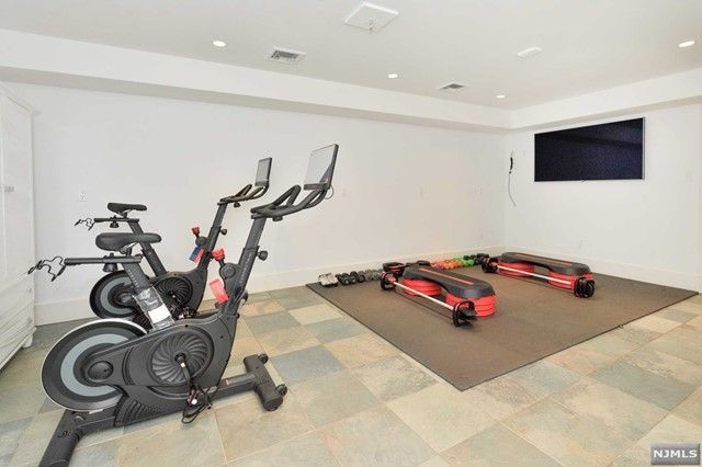 17 Powder Hill Road, Saddle River, NJ 07458