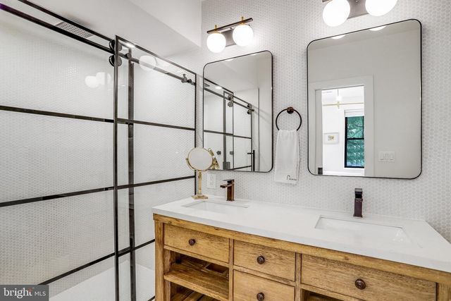 5119 45TH ST NW, Washington, DC 20016