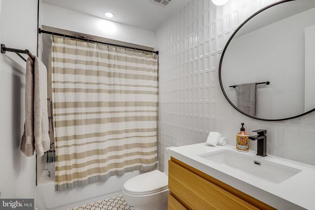 5119 45TH ST NW, Washington, DC 20016