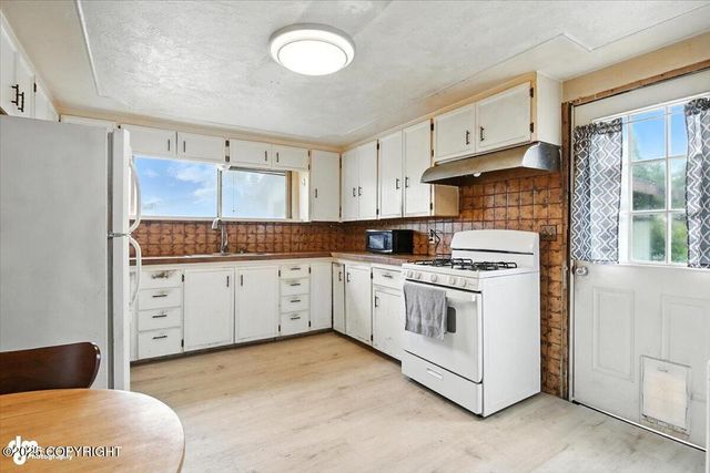 4204 Greenland Drive, Anchorage, AK 99517