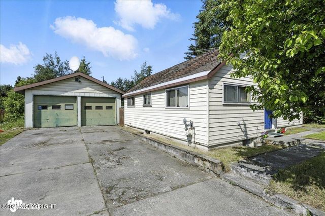 4204 Greenland Drive, Anchorage, AK 99517