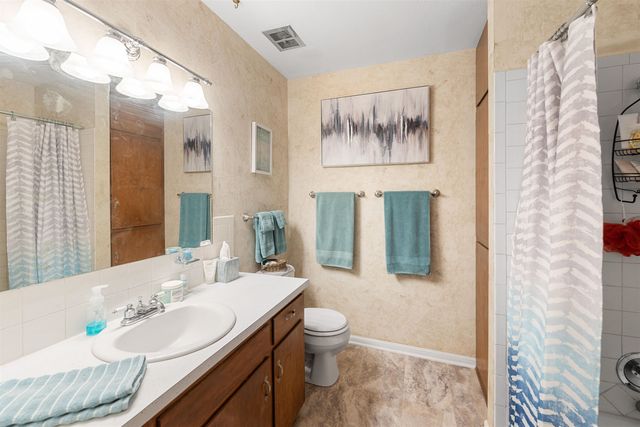 2042 Lewis Ave, Salina, KS 67401