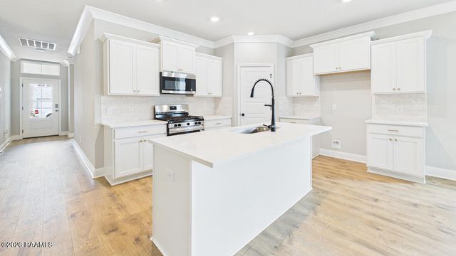 107 Belle Lake Drive, Lafayette, LA 70506