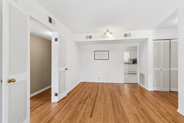 140 Green Bay Road 2, Glencoe, IL 60022