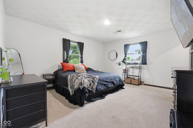 2716 S Meridian Road, Greenfield, IN 46140
