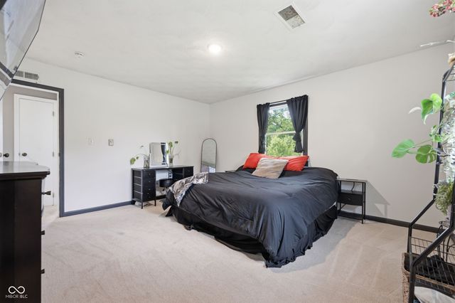 2716 S Meridian Road, Greenfield, IN 46140