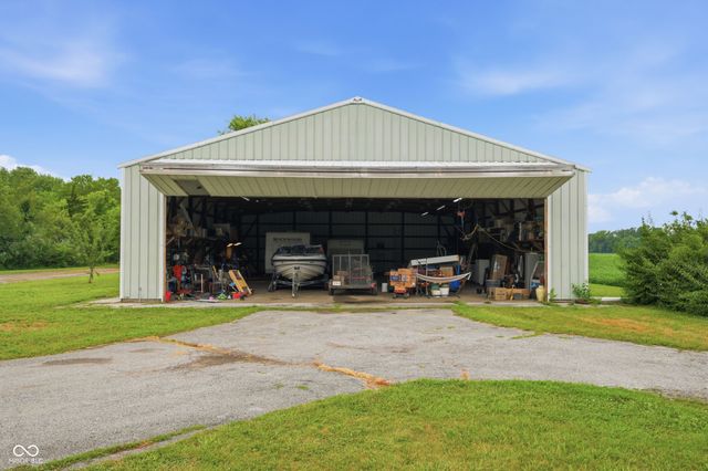 2716 S Meridian Road, Greenfield, IN 46140