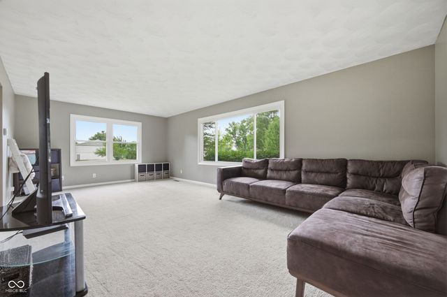 2716 S Meridian Road, Greenfield, IN 46140