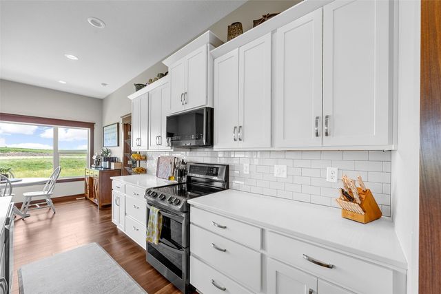 3176 Artesian Road, Marion, IA 52302