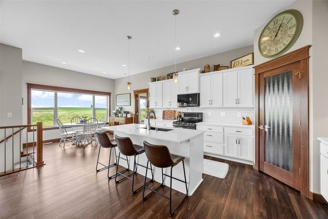 3176 Artesian Road, Marion, IA 52302