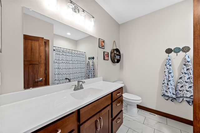3176 Artesian Road, Marion, IA 52302
